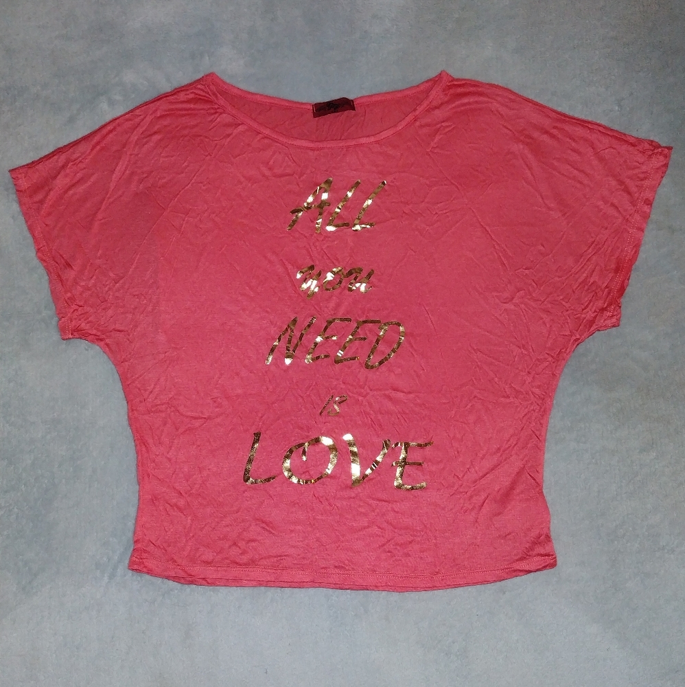 New 2 Graphic Tees 'All you need is Love'
